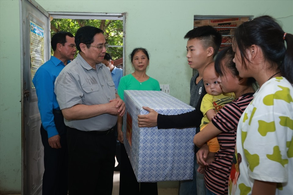 hom nay 12 6 thu tuong pham minh chinh doi thoai voi cong nhan hinh 1