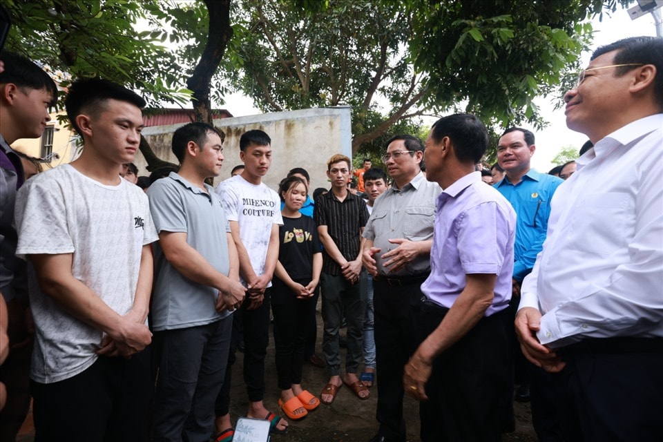 hom nay 12 6 thu tuong pham minh chinh doi thoai voi cong nhan hinh 2