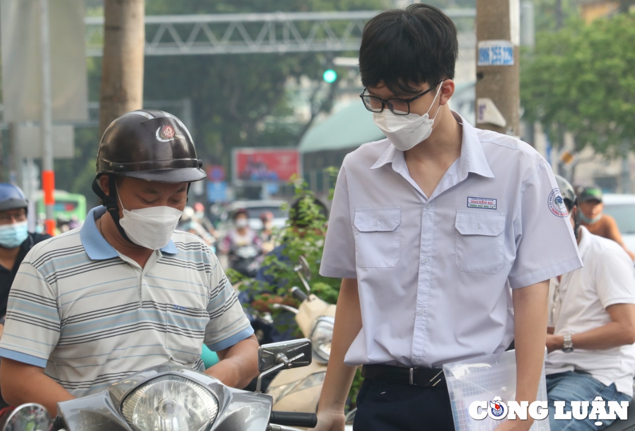 hung khoi trong ngay thi cuoi cua ky tuyen sinh lop 10 tp hcm mong de se de tho hon hinh 9