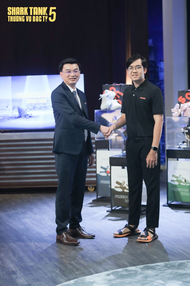 shark tank 5 tap 2 shark quang nam le hung anh chot 2 deal voi start up 9x hinh 2