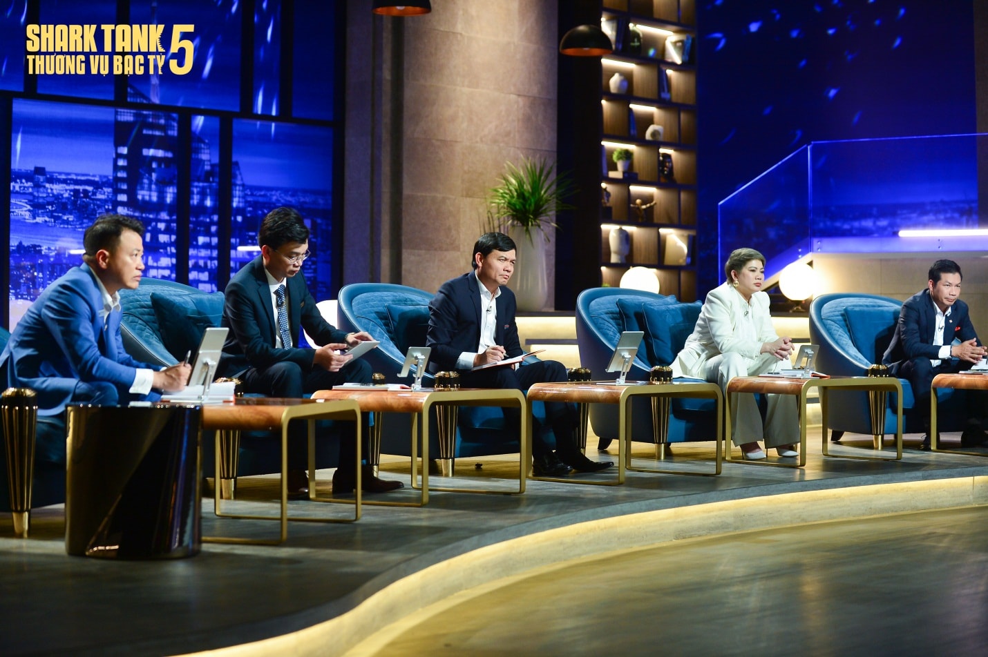 shark tank 5 tap 2 shark quang nam le hung anh chot 2 deal voi start up 9x hinh 3