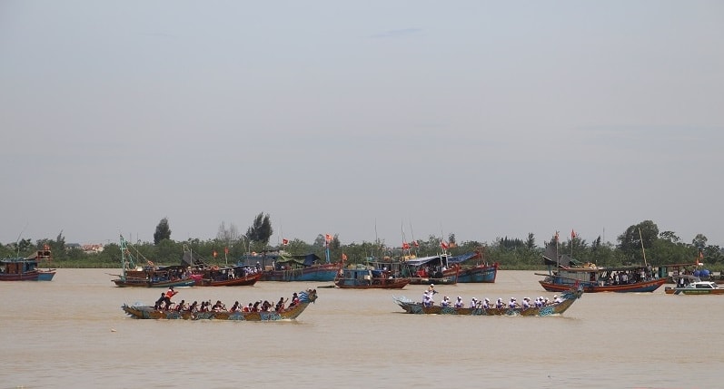 doc dao le hoi cau ngu  boi chai thanh pho sam son hinh 4