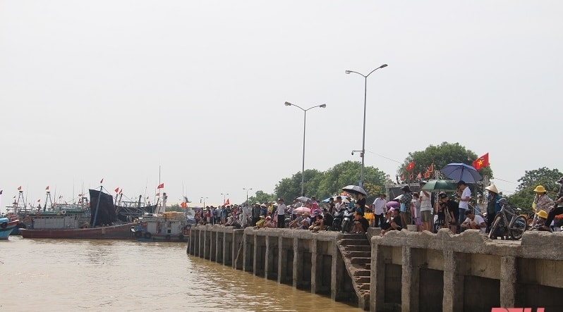 doc dao le hoi cau ngu  boi chai thanh pho sam son hinh 5