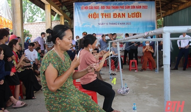 doc dao le hoi cau ngu  boi chai thanh pho sam son hinh 3
