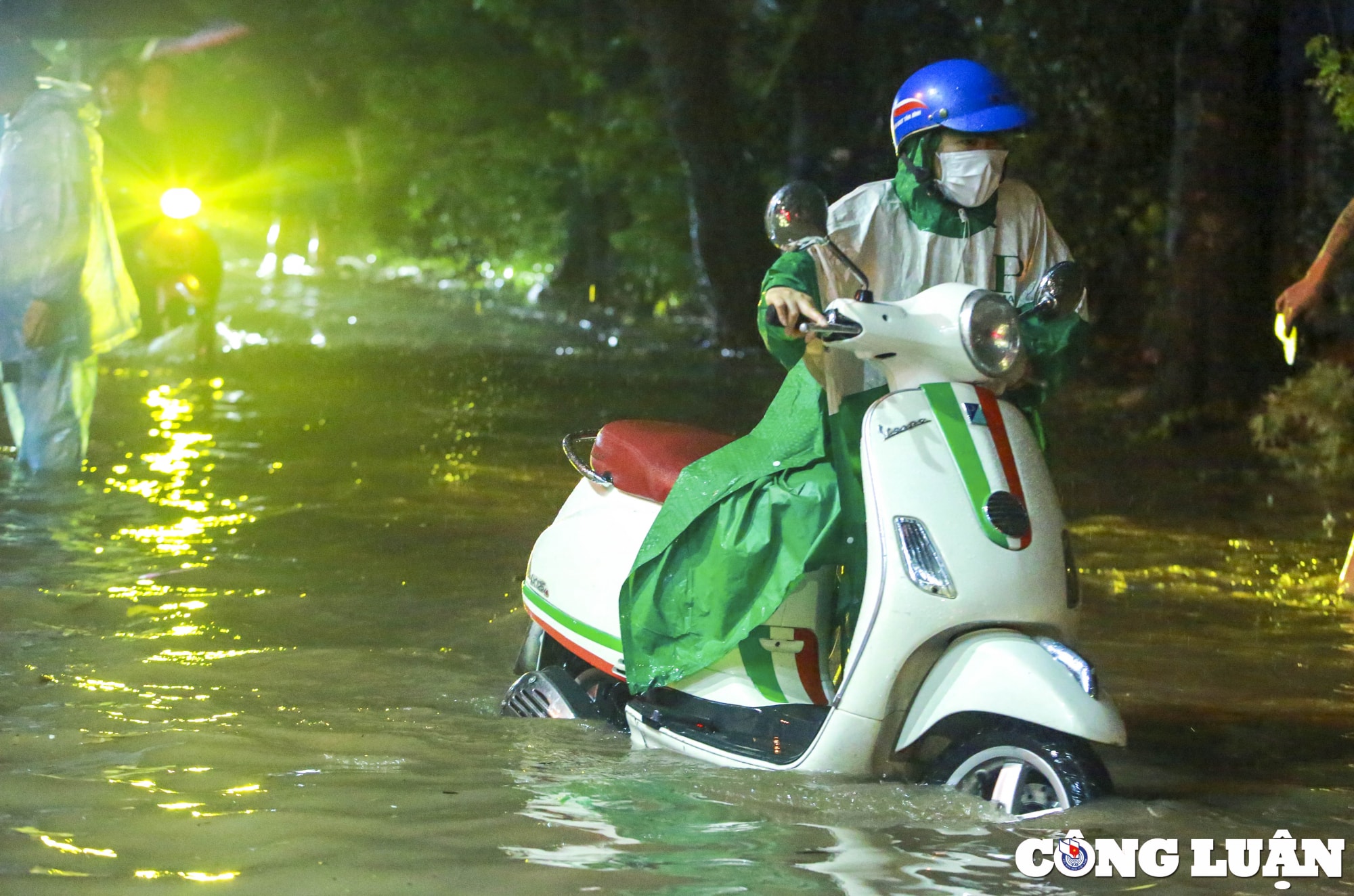 nhieu tuyen pho ha noi ngap sau sau con mua lon hinh 5