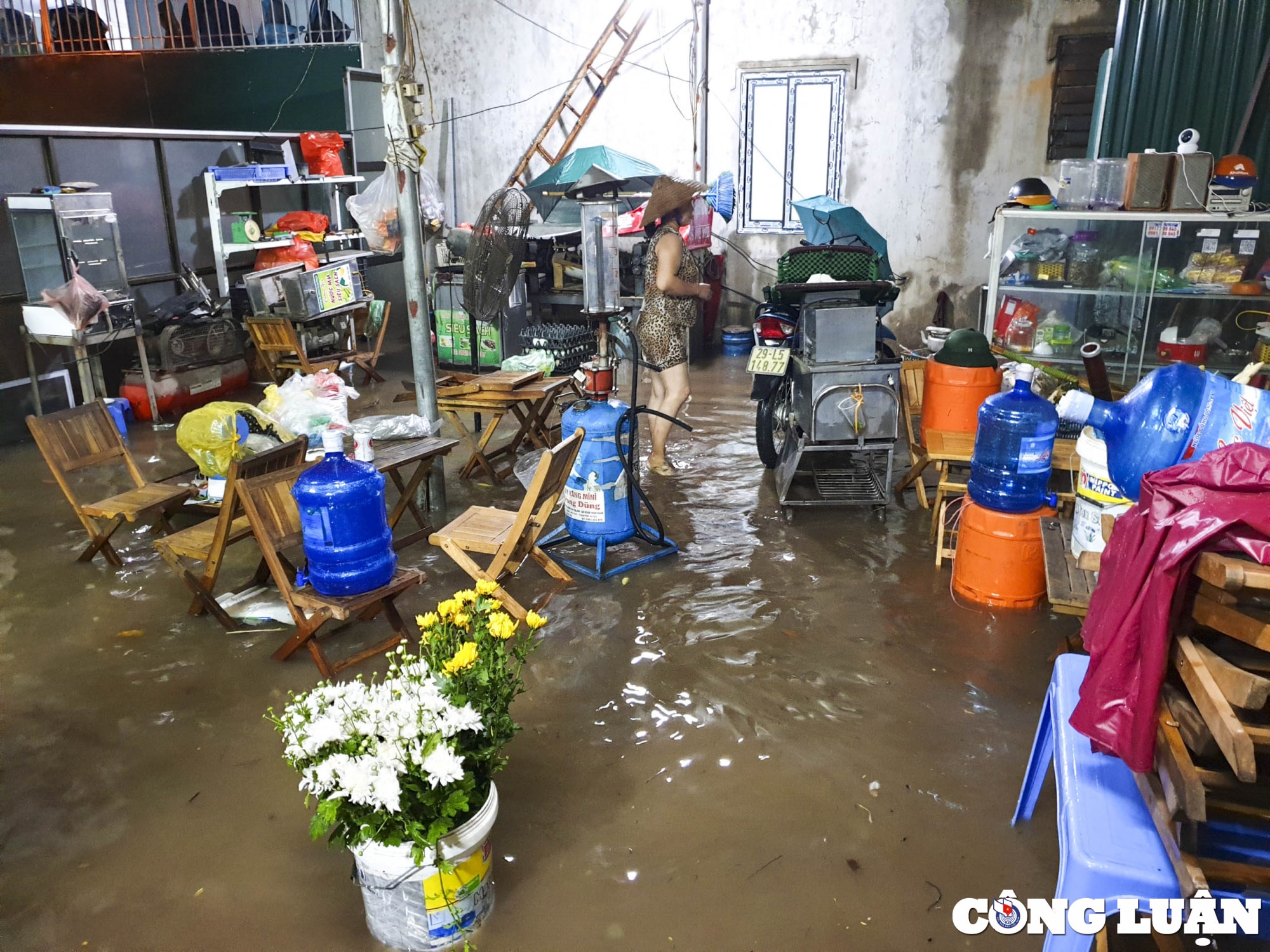 nhieu tuyen pho ha noi ngap sau sau con mua lon hinh 10