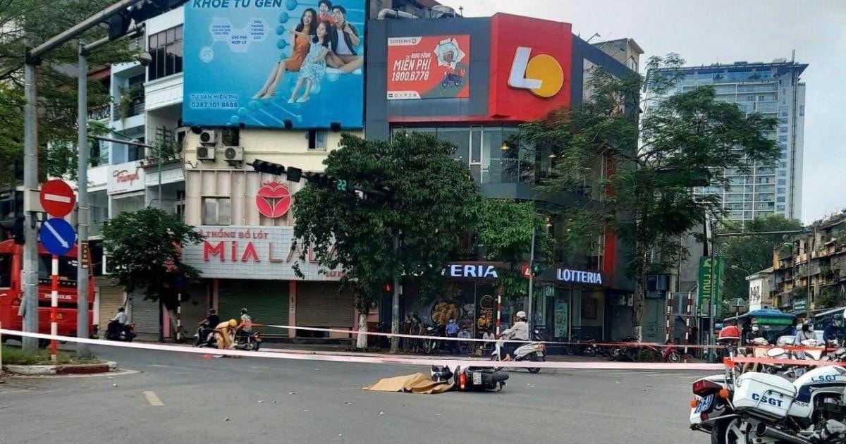ha noi nguoi dan buc xuc vi duong pho loi lom nhu ao rach hinh 9