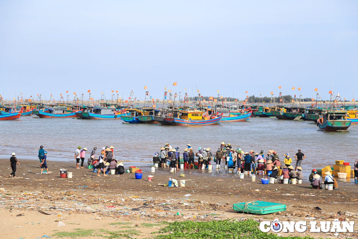 nam dinh tap nap phien cho ca chieu ben giao hai hinh 1