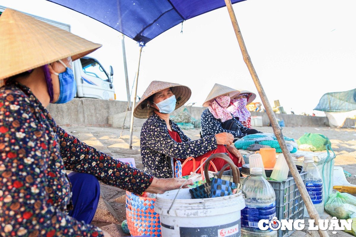 nam dinh tap nap phien cho ca chieu ben giao hai hinh 12