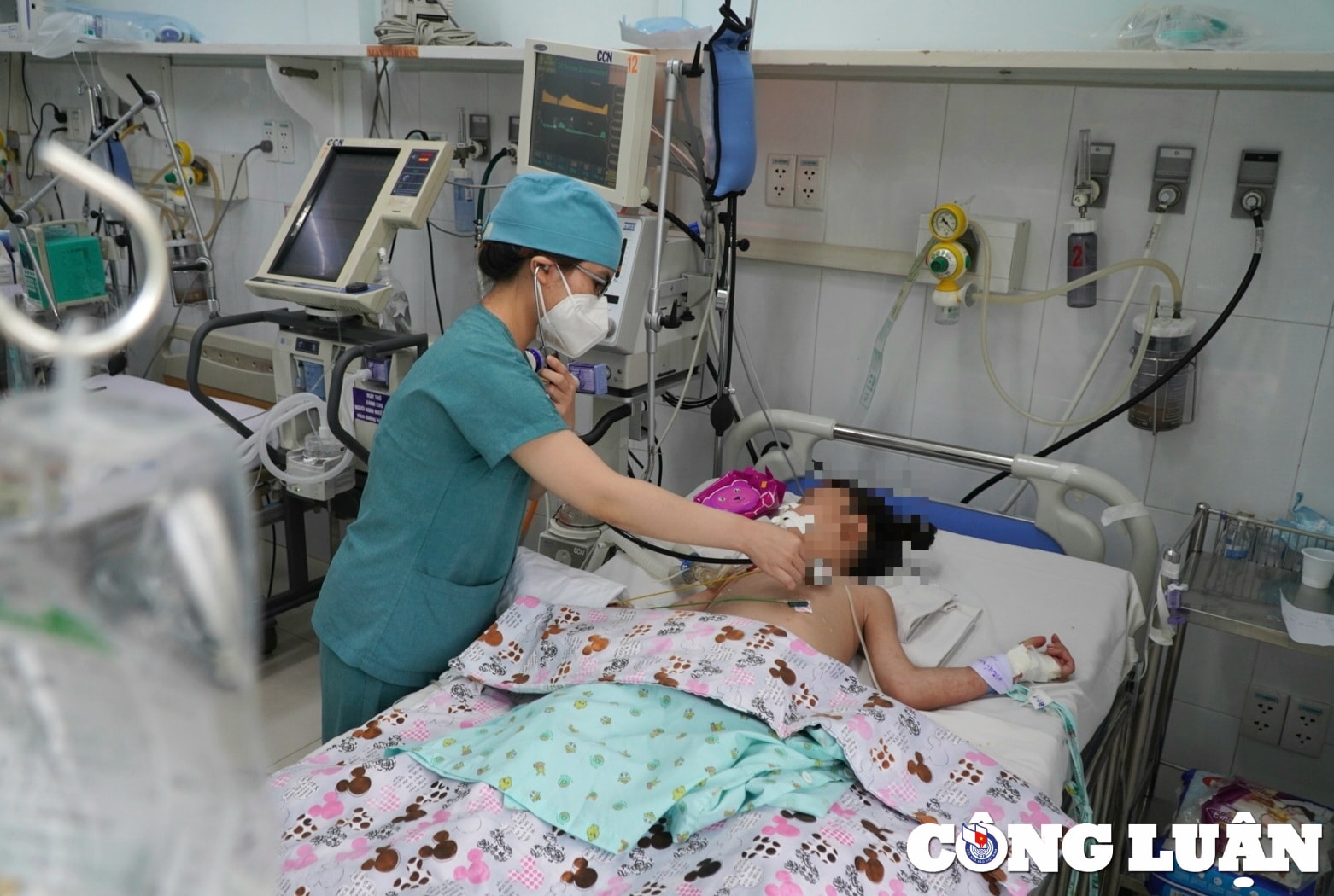 ben trong khu dieu tri sot xuat huyet nang o benh vien nhi dong 2 hinh 10