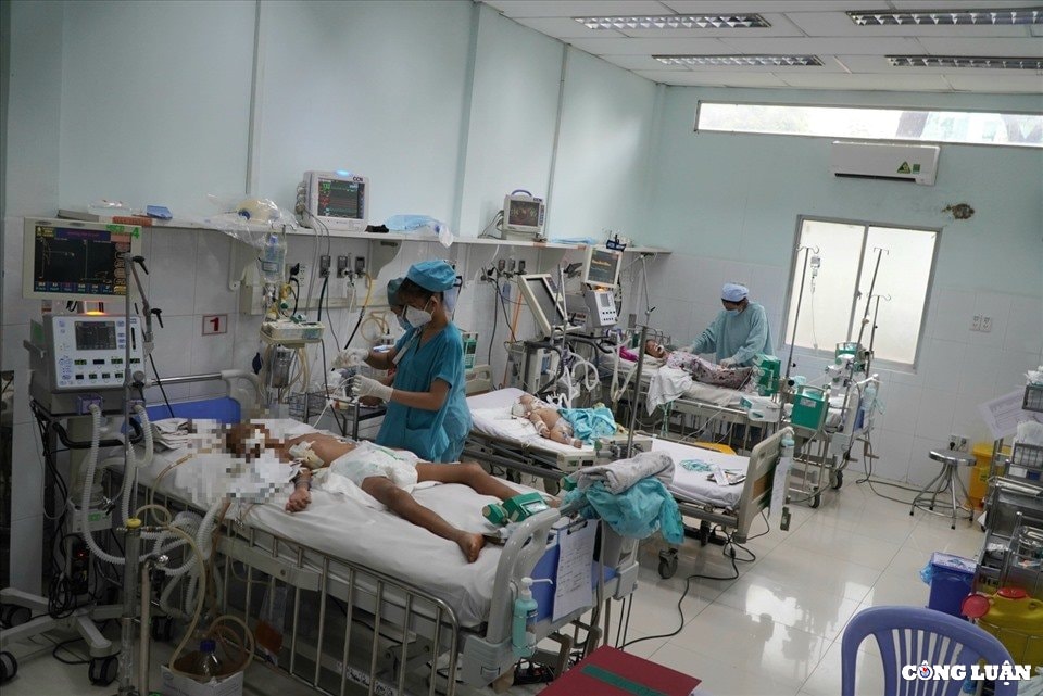 ben trong khu dieu tri sot xuat huyet nang o benh vien nhi dong 2 hinh 11