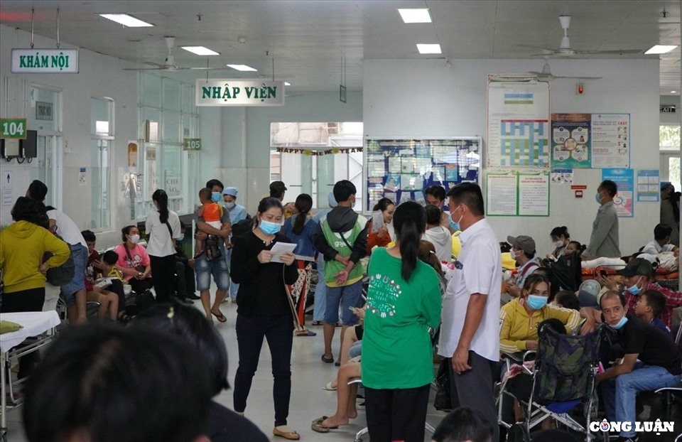 ben trong khu dieu tri sot xuat huyet nang o benh vien nhi dong 2 hinh 1