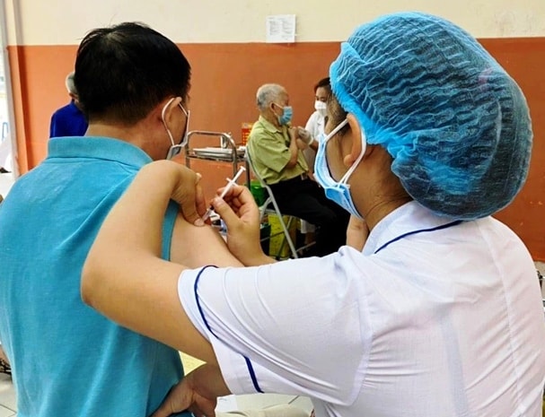 ha noi thuc giuc tiem cho tre 5  duoi 12 tuoi va mui 4 vac xin covid 19 hinh 1