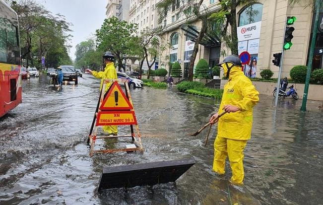 ha noi du an thi cong dang do khien ngap ung them nghiem trong hinh 1