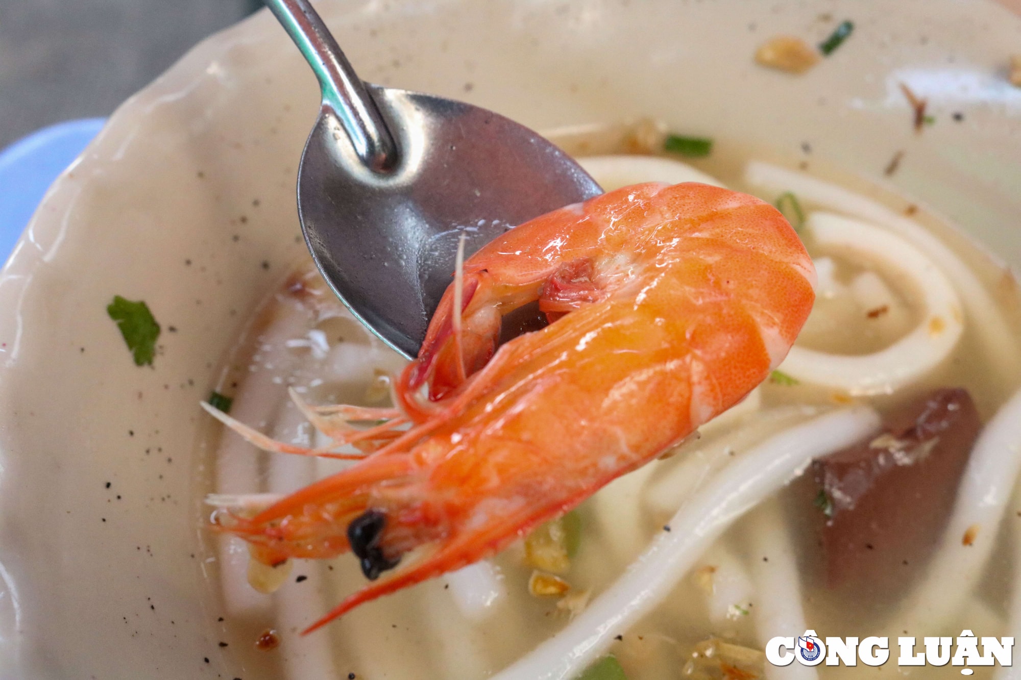 quan banh canh 10k chu quan suyt pha san vi nhieu nam quyet khong tang gia hinh 9