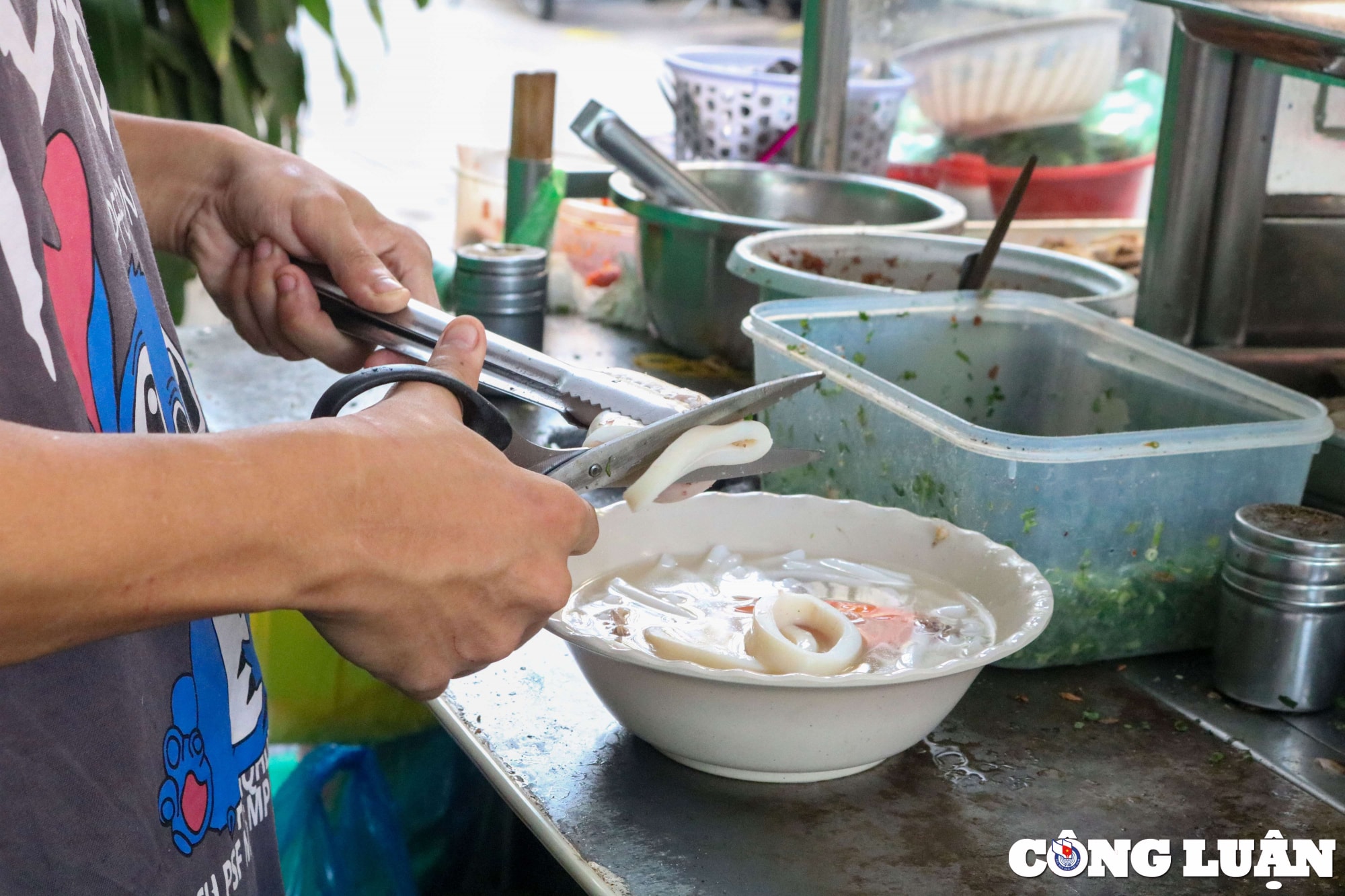 quan banh canh 10k chu quan suyt pha san vi nhieu nam quyet khong tang gia hinh 8