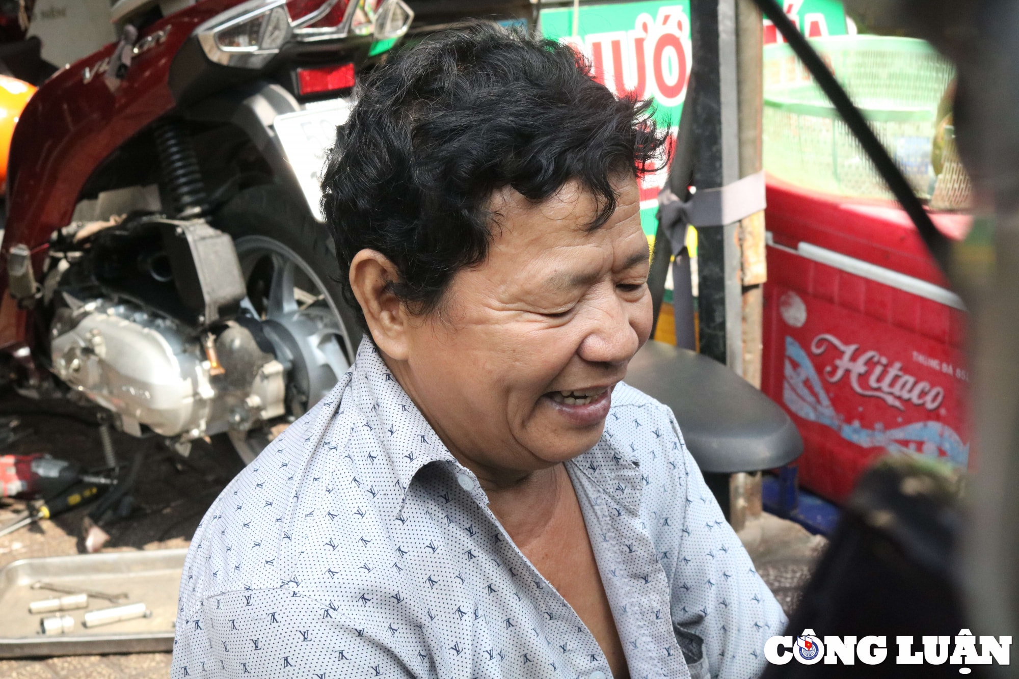 am long bien hieu cua tiem sua xe co tien cung va khong tien cung va hinh 14
