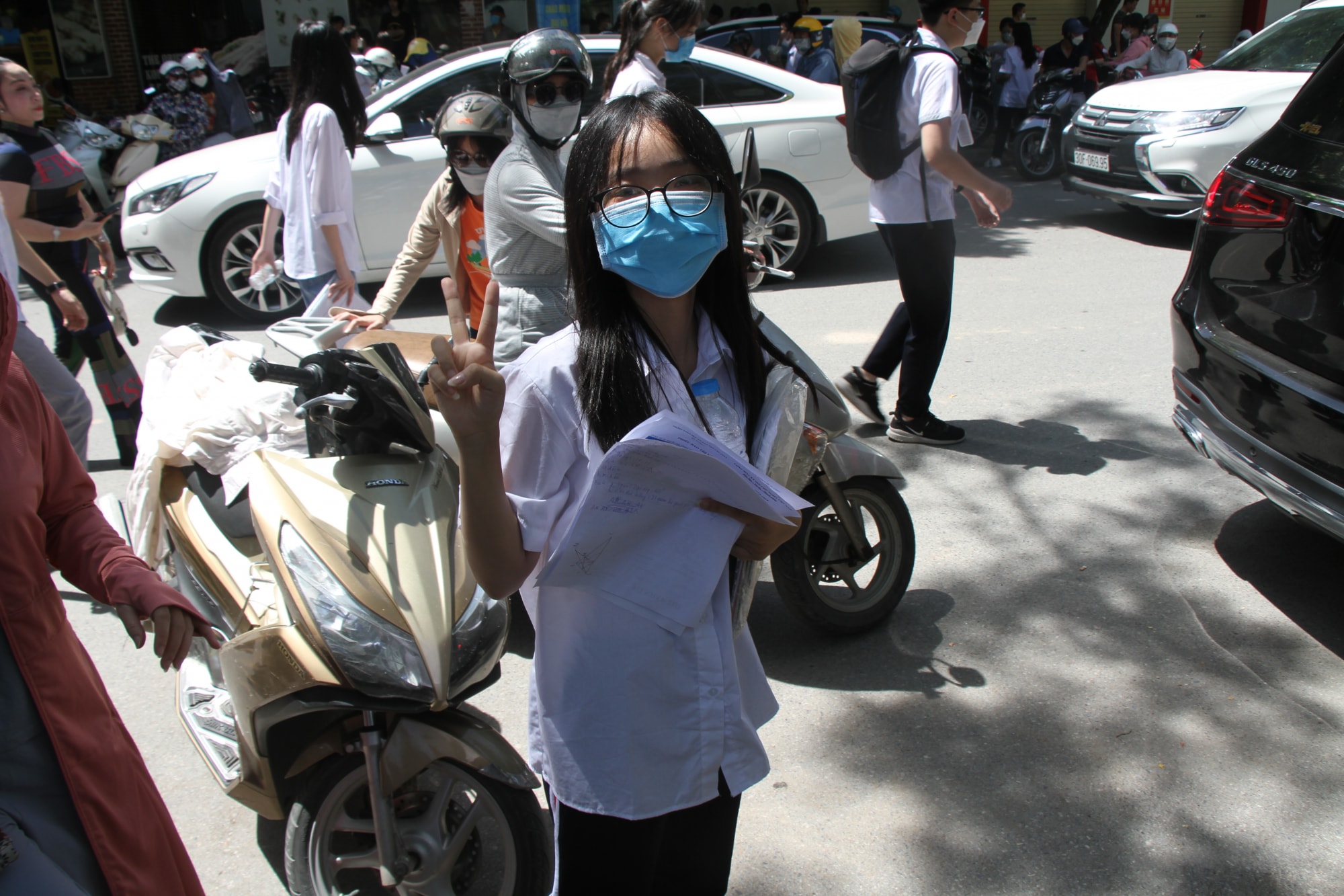 ket thuc ky thi tuyen sinh lop 10 cong lap ha noi thi sinh nhe nhom phu huynh lo lang hinh 1