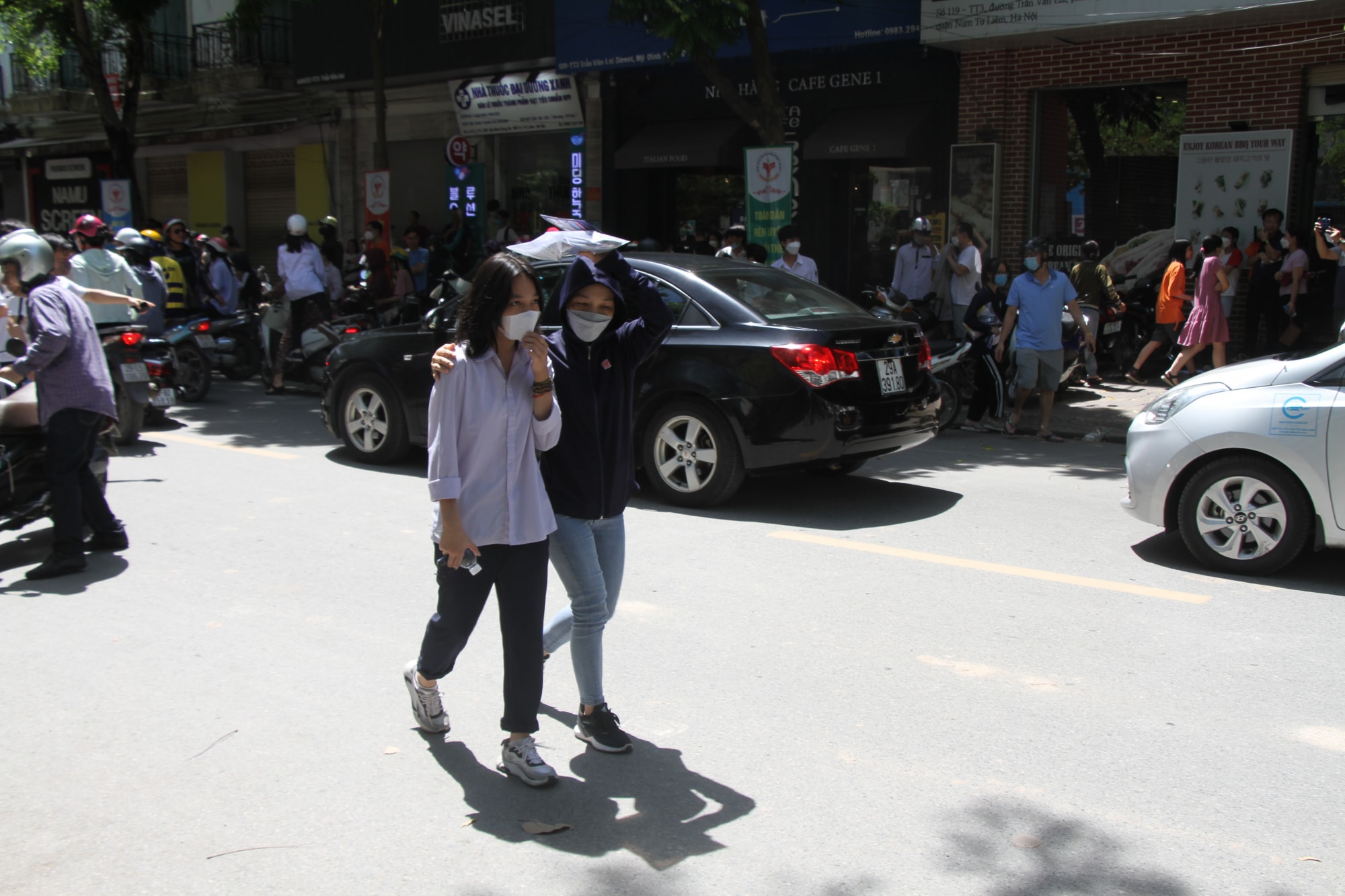ket thuc ky thi tuyen sinh lop 10 cong lap ha noi thi sinh nhe nhom phu huynh lo lang hinh 3