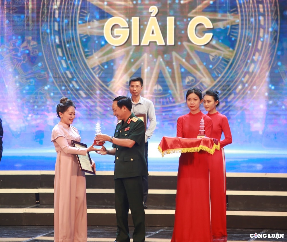 bao nha bao cong luan doat giai c giai bao chi quoc gia lan thu xvi nam 2021 hinh 1