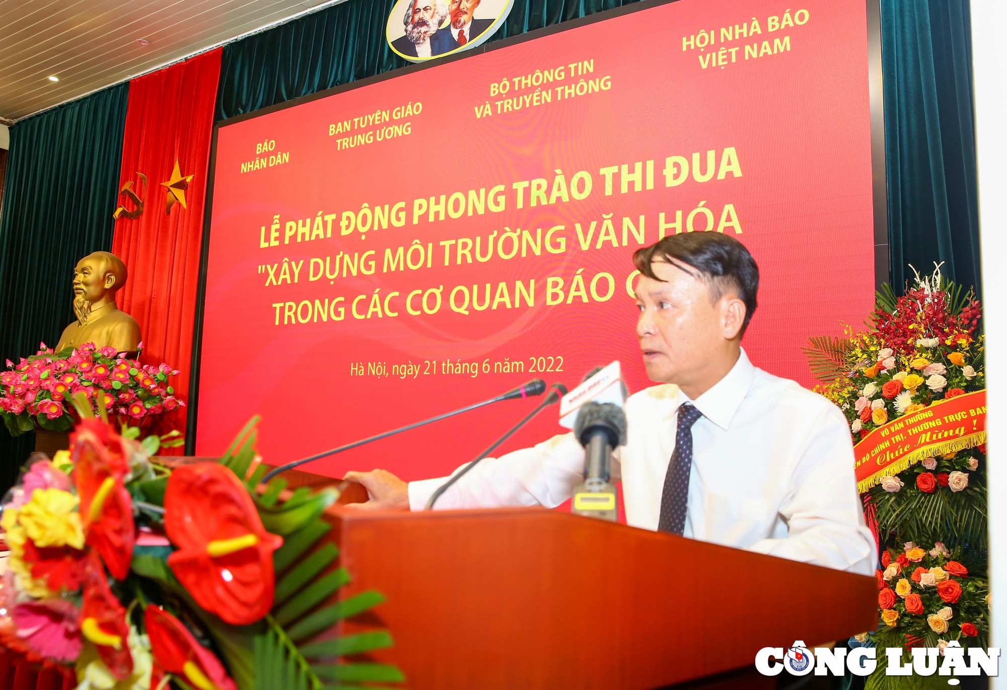 de van hoa lan toa tham sau thuc chat vao moi co quan bao chi moi nguoi lam bao hinh 2