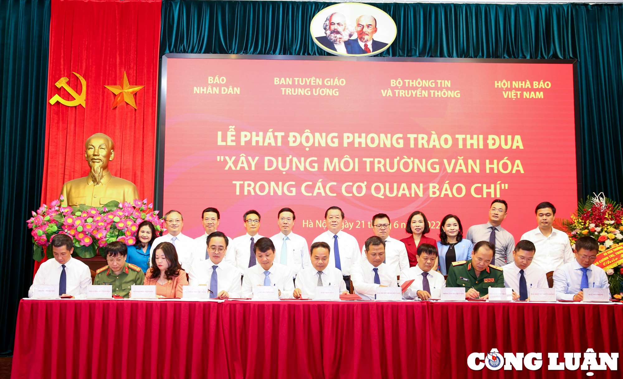 de van hoa lan toa tham sau thuc chat vao moi co quan bao chi moi nguoi lam bao hinh 3