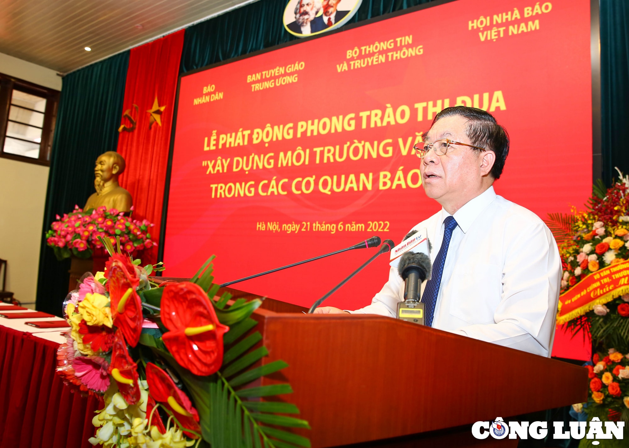 de van hoa lan toa tham sau thuc chat vao moi co quan bao chi moi nguoi lam bao hinh 4