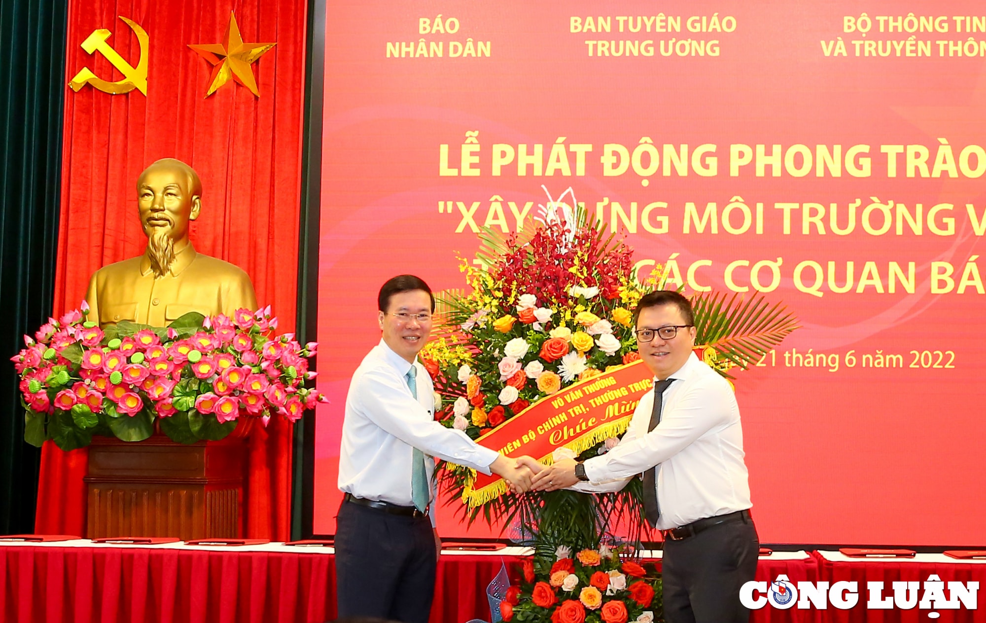 de van hoa lan toa tham sau thuc chat vao moi co quan bao chi moi nguoi lam bao hinh 5