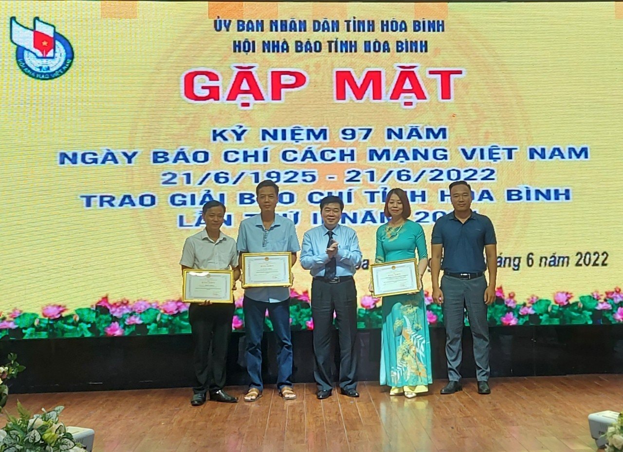 hoa binh gap mat ky niem 97 nam ngay bao chi cach mang viet nam hinh 4