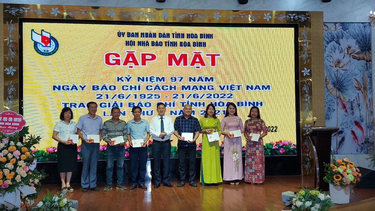 hoa binh gap mat ky niem 97 nam ngay bao chi cach mang viet nam hinh 2