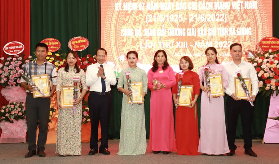 nhieu dia phuong to chuc ky niem 97 nam ngay bao chi cach mang viet nam va trao giai bao chi hinh 1