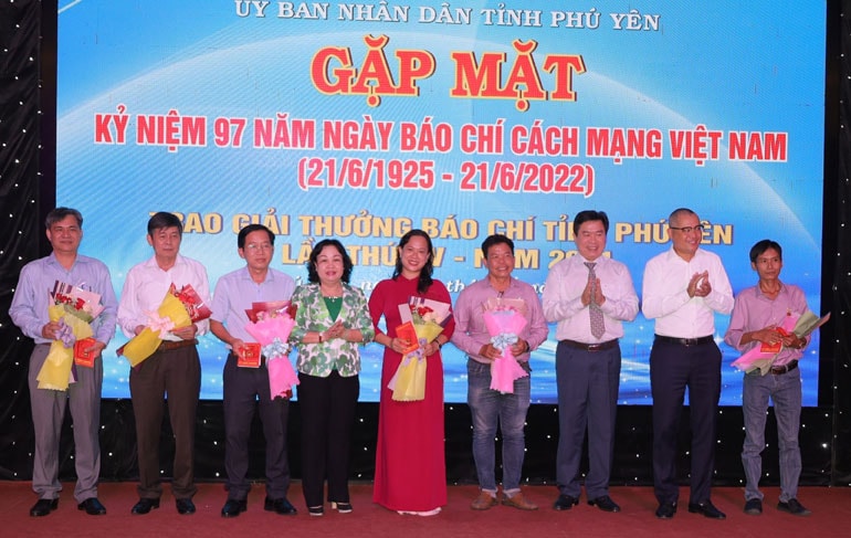 nhieu dia phuong to chuc ky niem 97 nam ngay bao chi cach mang viet nam va trao giai bao chi hinh 6