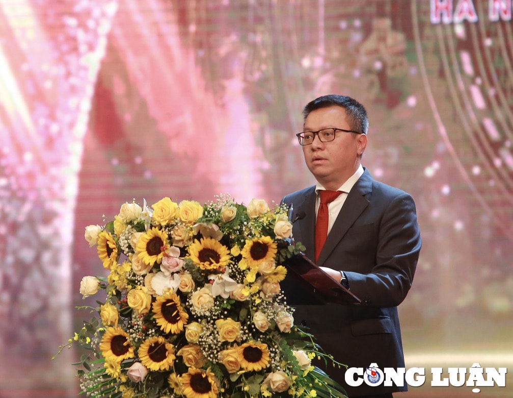 ton vinh nhung y tuong tien phong sang tao tinh than dung cam dan than cua nguoi lam bao hinh 3