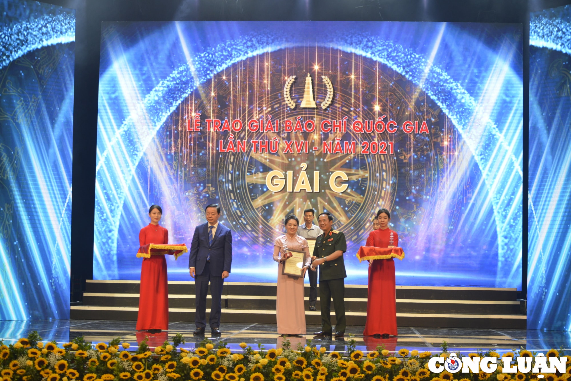 ton vinh nhung y tuong tien phong sang tao tinh than dung cam dan than cua nguoi lam bao hinh 7