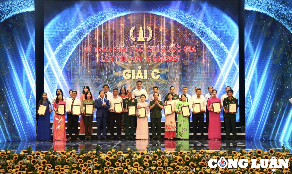 ton vinh nhung y tuong tien phong sang tao tinh than dung cam dan than cua nguoi lam bao hinh 8
