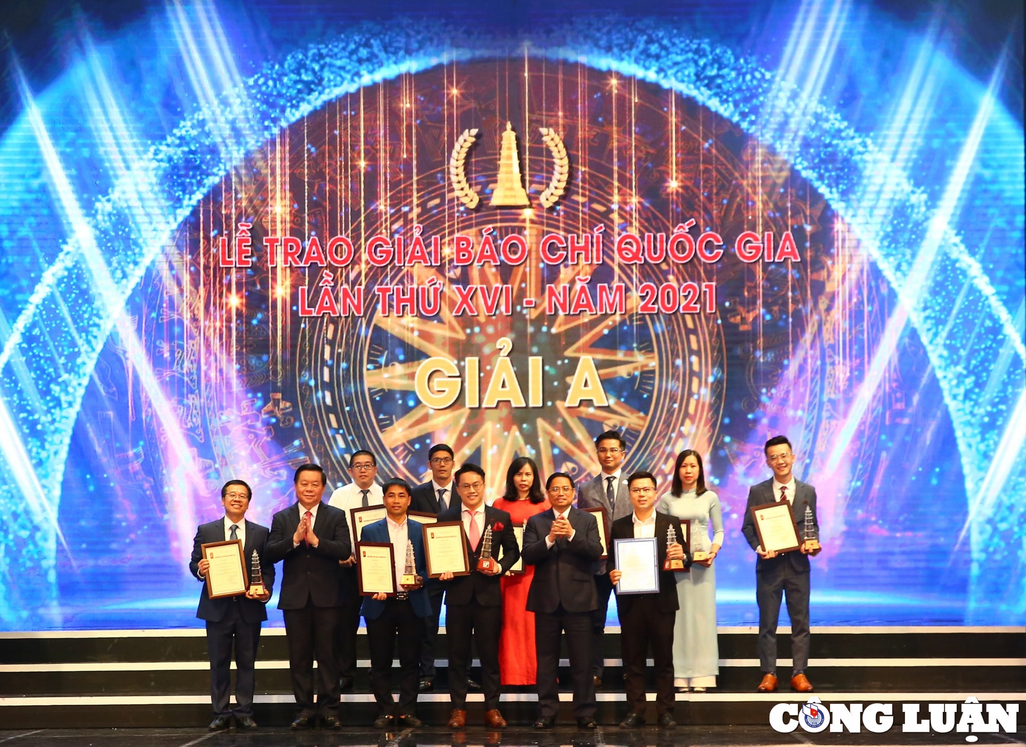 ton vinh nhung y tuong tien phong sang tao tinh than dung cam dan than cua nguoi lam bao hinh 10