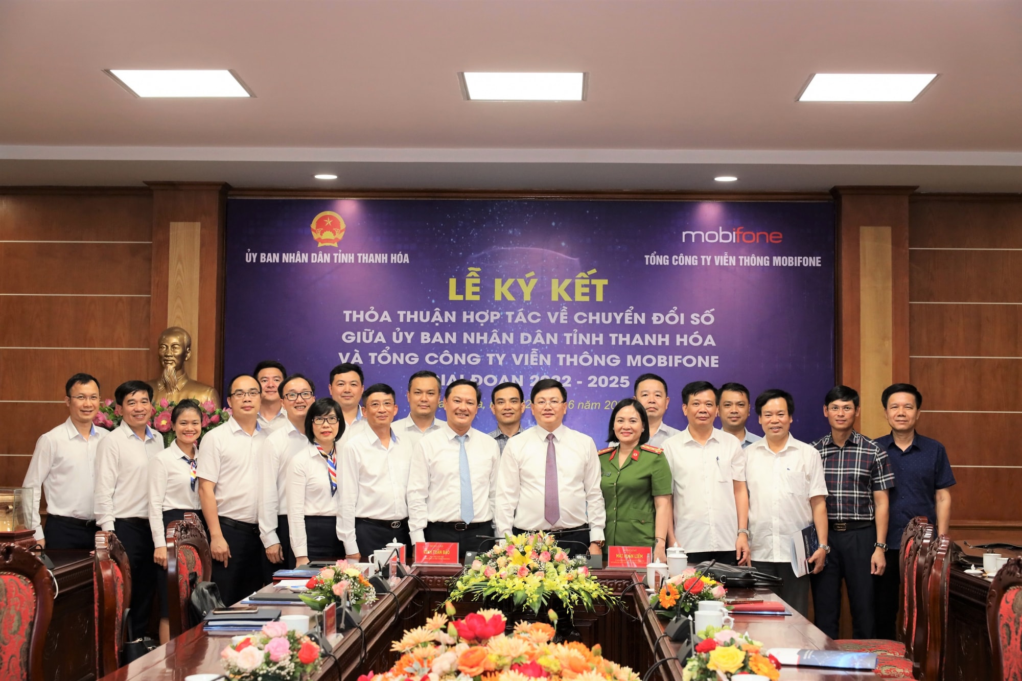 mobifone ky thoa thuan hop tac chuyen doi so voi ubnd tinh thanh hoa hinh 1