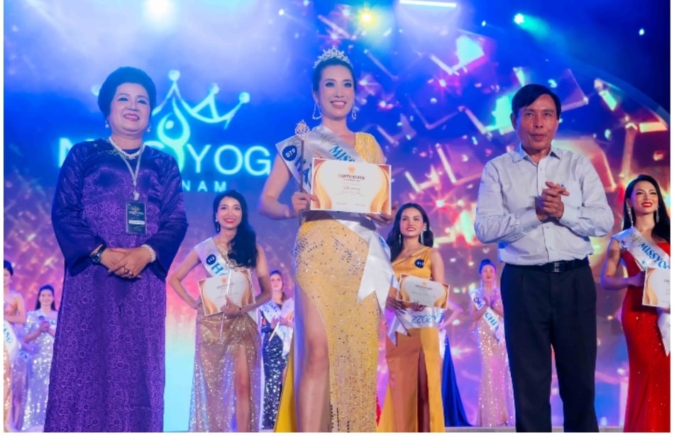 nguoi dep ha noi gianh ngoi vi nu hoang yoga dau tien cua cong dong yoga viet hinh 1