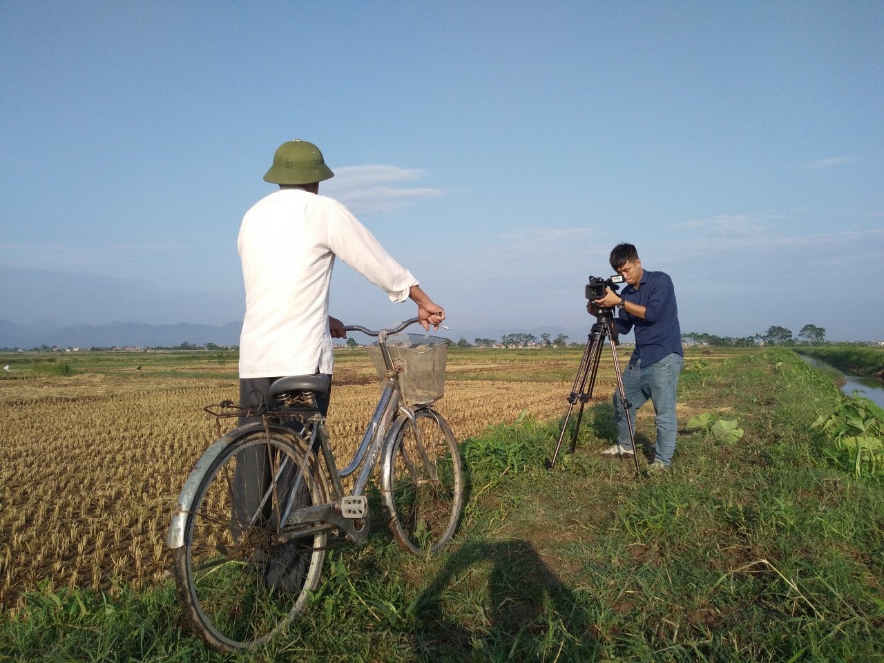 ong ru roi khoi goi cam xuc tu nhung canh quay moc mac gan gui va song dong hinh 2