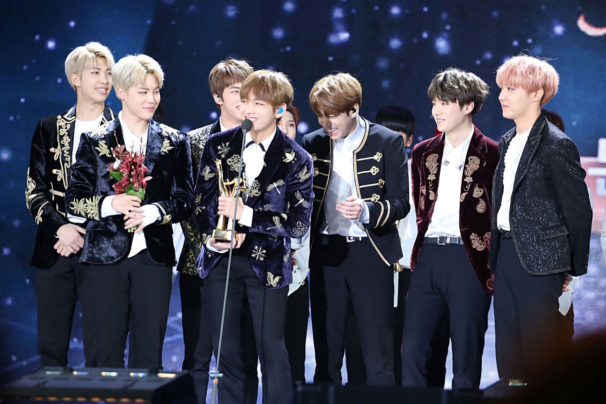 bts chiem vi tri hang dau tren 9 bang xep hang billboard hinh 3