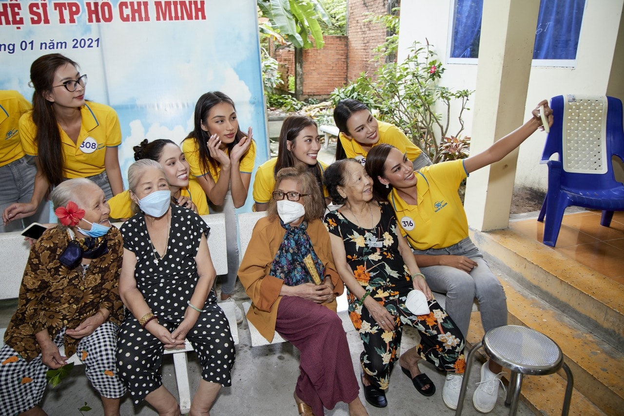 hoa hau hoan vu 2022 den viet nam tham quan nam a bank hinh 5