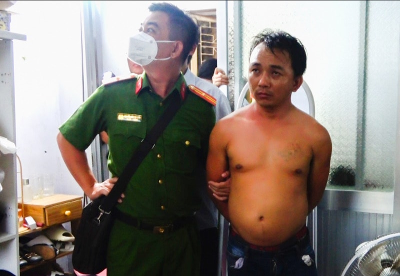 pha chuyen an ma tuy thu giu 3 khau sung va 21 vien dan hinh 1