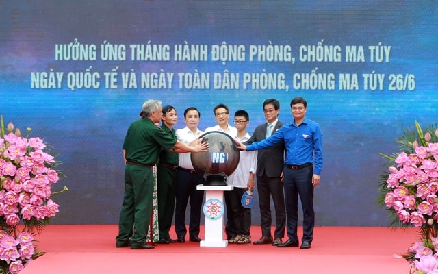 ha noi can di tung ngo go tung nha ra tung nguoi tuyen truyen ve tac hai khon luong cua ma tuy hinh 2