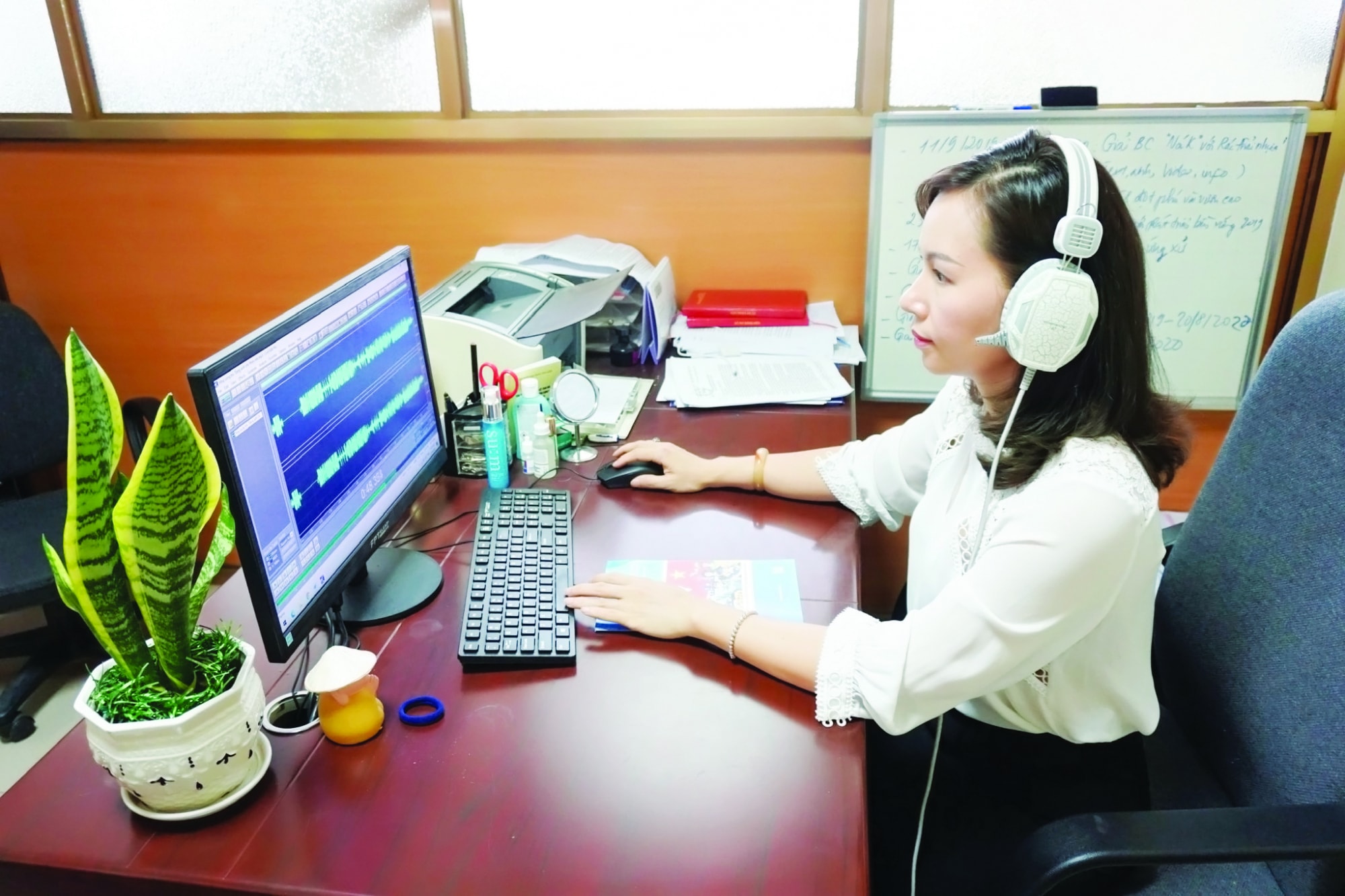 chuyen nhung con tau khoc trai tim nguoi lam bao hinh 1