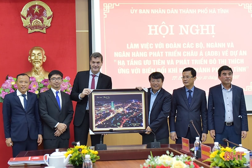 de thanh sen tien nhanh trong tien trinh doi moi va phat trien hinh 1