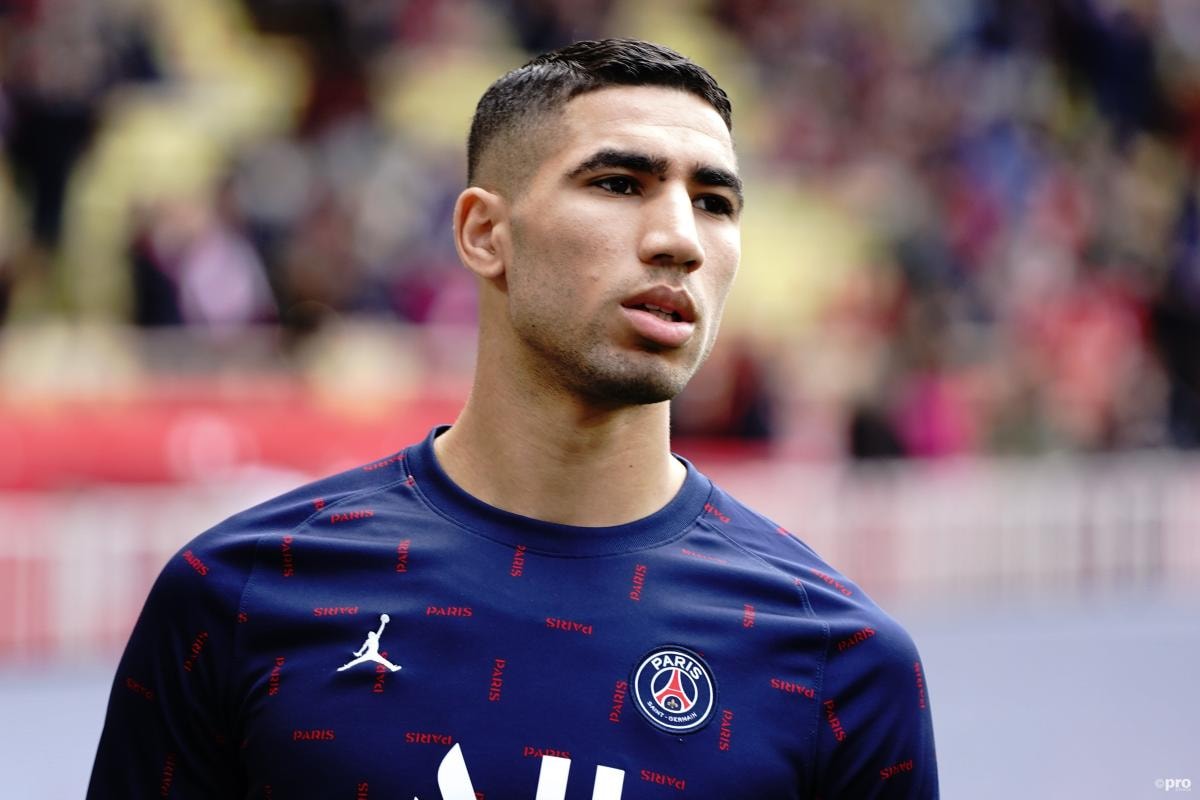 4. Achraf Hakimi (Paris Saint-Germain): Ở tuổi 23, Achraf Hakimi từng khoác áo những CLB hàng đầu thế giới như Real Madrid, Inter, Dortmund và giờ PSG. Anh đóng vai trò quan trọng giúp Inter giành Scudetto trước khi quyết định đầu quân cho Paris Saint-Germain. Hakimi đã đóng góp 4 bàn thắng và có 6 đường kiến ​​tạo ở Ligue 1 trong 32 lần ra sân mùa trước. Hậu vệ người Maroc sở hữu rất nhiều kỹ năng và hiện được định giá 75,2 triệu euro. Ảnh: Theo sportskeeda