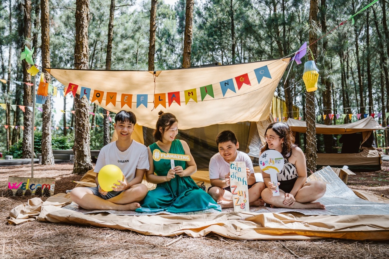 Cuộc thi dựng lều trại mang lại sự hứng khởi và tinh thần làm việc nhóm cho các bé cùng người thân.