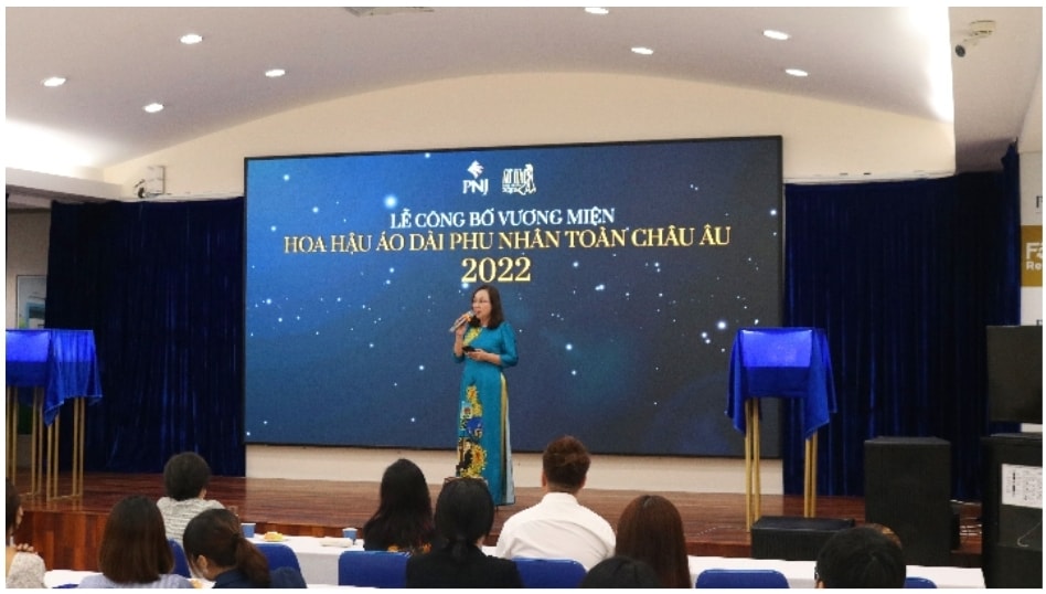 Bà Nguyễn Việt Triều – Ủy viên Liên hiệp hội người Việt Nam tại châu Âu - đại diện BTC Hoa hậu Áo dài phu nhân toàn châu Âu 2022.