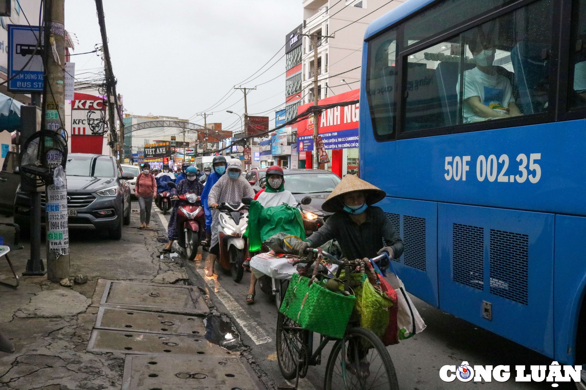 Một trong số nguyên nhân là do giá nhà đất trên đường Lê Văn Việt đang leo thang từ lúc TP. Thủ Đức được thành lập, khiến cho công tác bồi thường, giải phóng mặt bằng còn khó khăn.