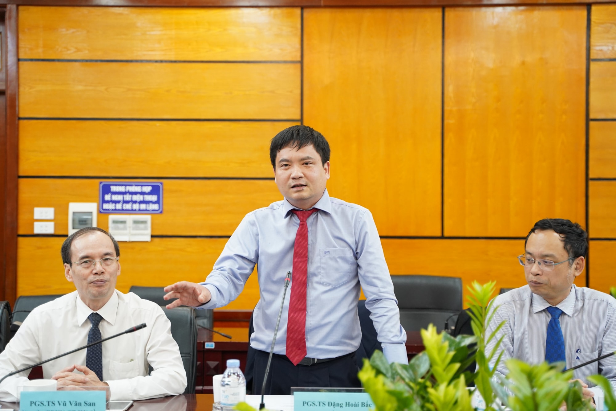 chung toi cung gap phai thach thuc cua nguoi di truoc mo duong hinh 1